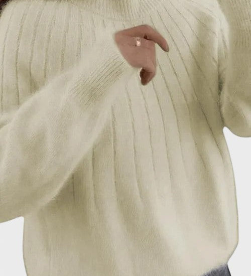 Irena™ - Пуловер с кръгло деколте и пухкава яка