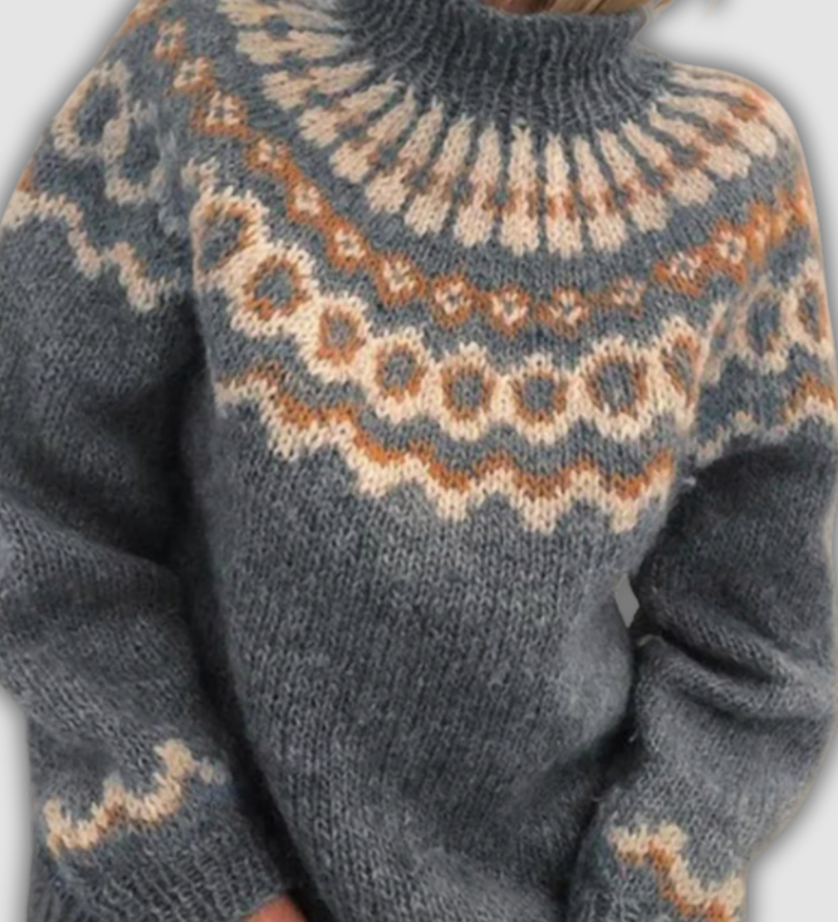 Никол - Уютен пуловер с висока яка