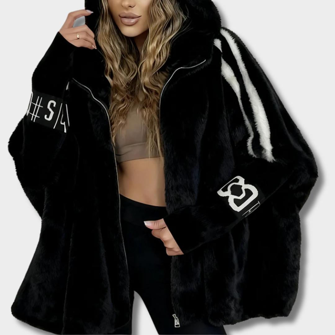 Николина – Плюшен дамски пуловер с качулка