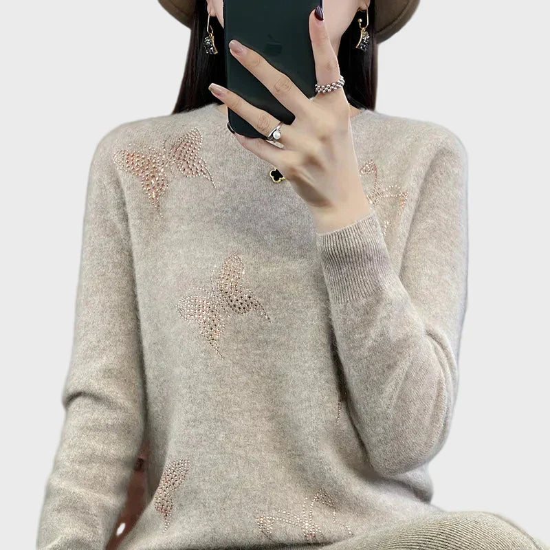 Анелия - Плетен Дамски Пуловер с Узор на Пеперуда