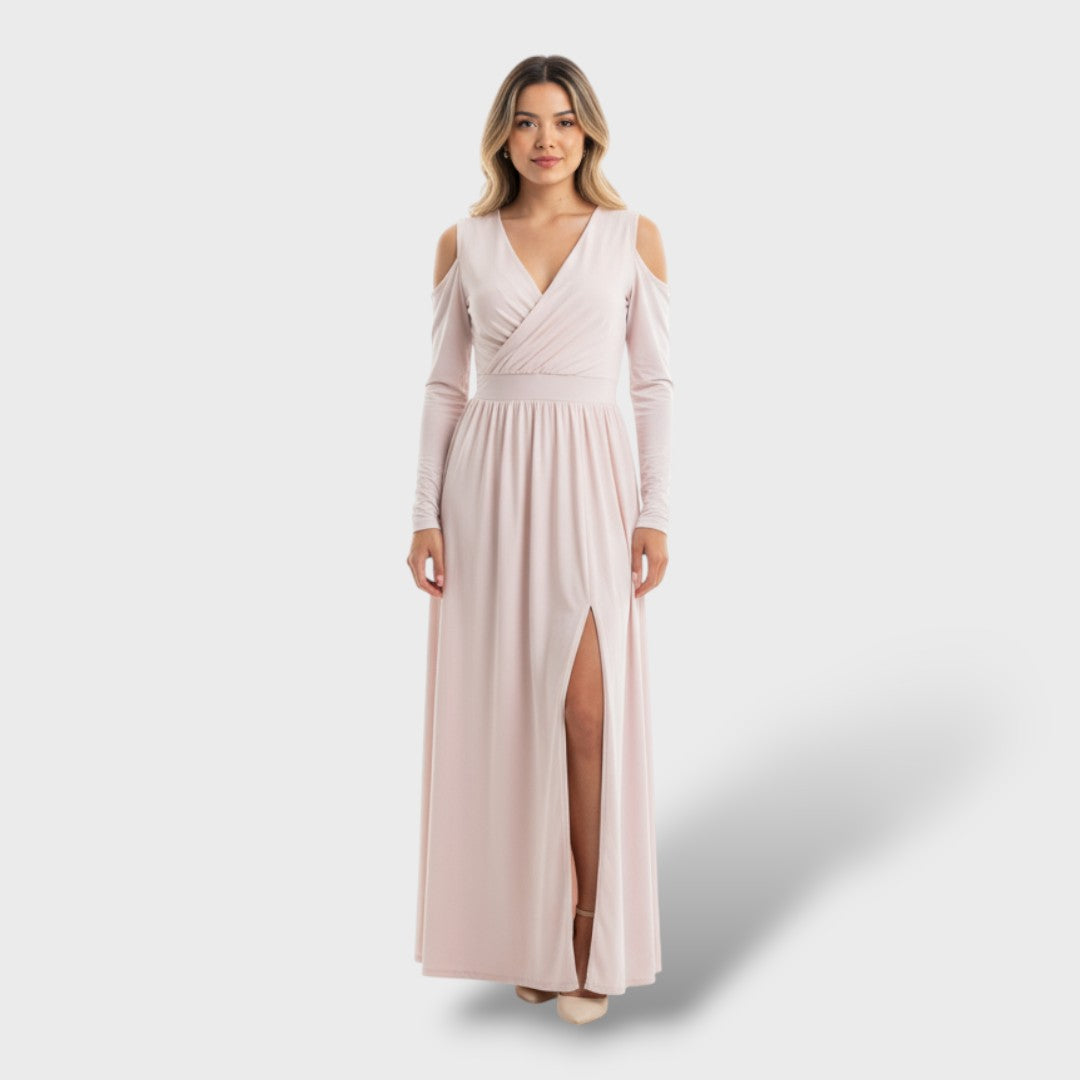 Дълга елегантна рокля с страничен разрез