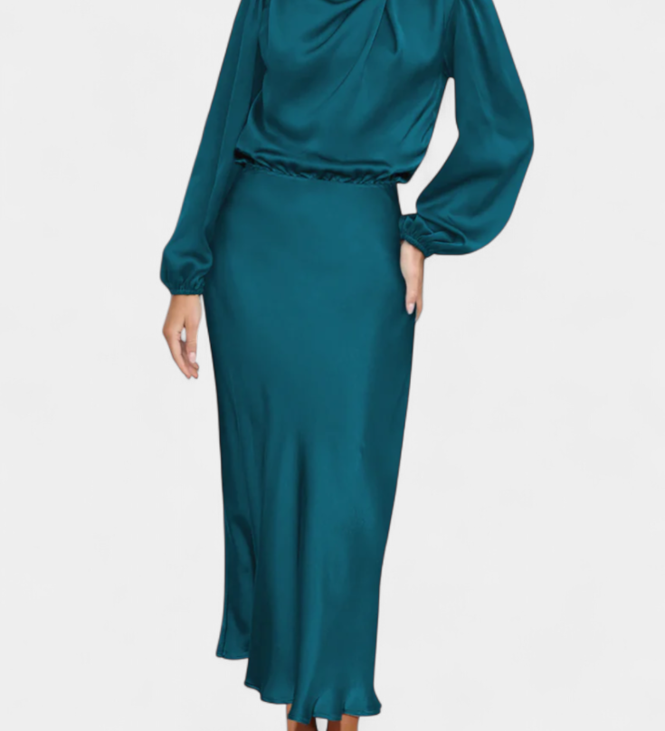 Мария Макси Рокля с Висок Яка и Цветни Детайли