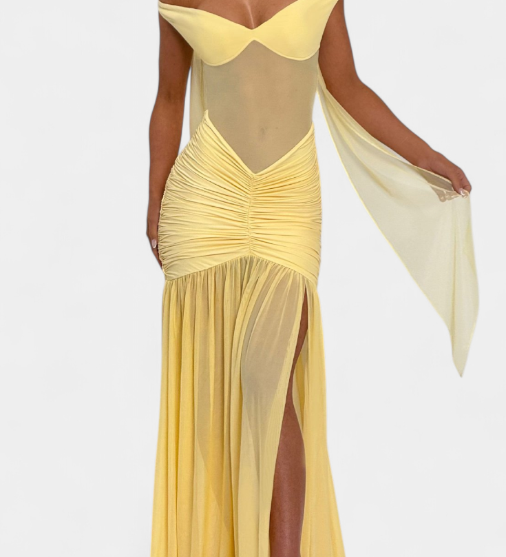 Милица Дълга Рокля от Мляко Коприна с Дълбоко Деколте и Оформени Набръчквания